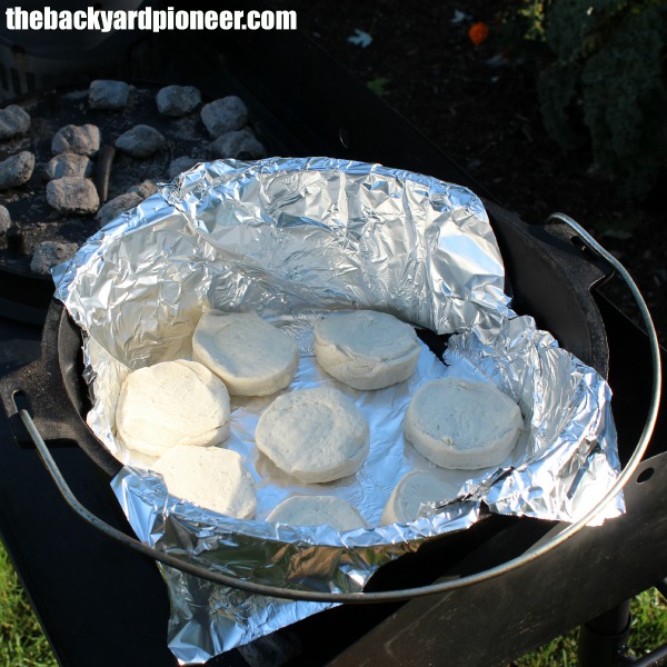 Dutch Oven Camp Cooking Biscuits and Gravy 